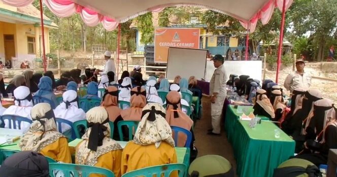 
Tingkatkan Minat Baca Kitab Kuning, Munada ke-3 Kembali Digelar dan Diikuti Ratusan Santriwati di Pasuruan