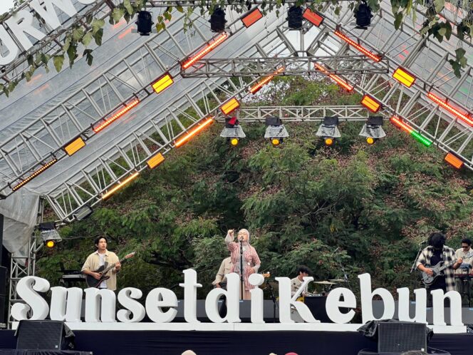 
Sunset di Kebun Hari Kedua, Paduan Sempurna Musik dan Senja yang Menggetarkan Jiwa
