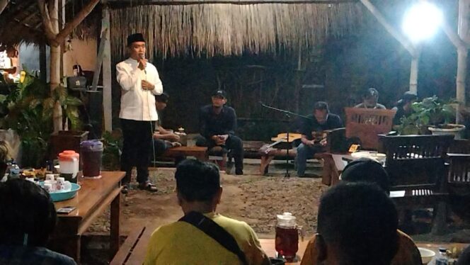
Gelar Cangkrukan dengan Adi Wibowo, Seniman Minta Kota Pasuruan Lebih Maju dalam Seni dan Budaya