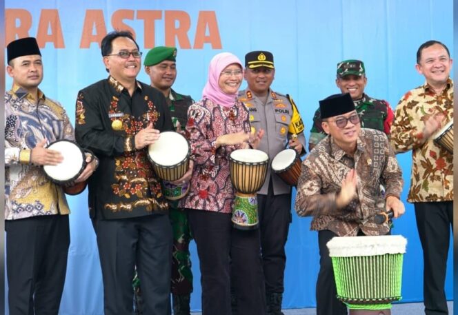 
Pjs Bupati Blitar Dampingi Mendes PDT Lepas Ekspor Kendang Djembe ke China