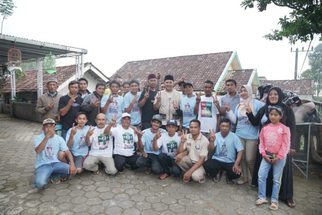 
Ini Komitmen Mas Rusdi Saat Disambati Petani Rumput Gajah di Pasuruan
