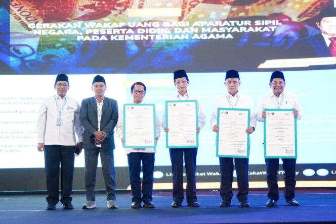 
Menag Luncurkan Gerakan Wakaf Uang 