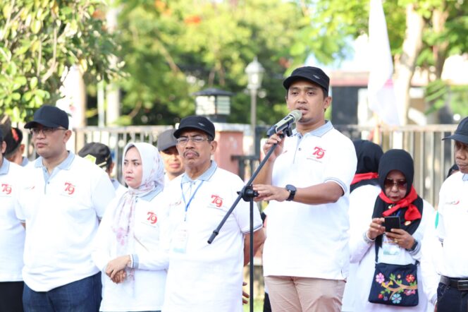 
Ribuan Guru Ikuti Jalan Sehat Meriahkan Hari PGRI ke-79 dan HGN di Kota Pasuruan