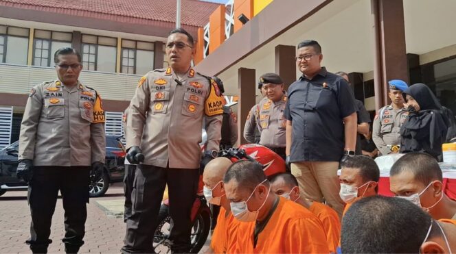 
Menyaru Driver Ojol, Pengedar Sabu Ditangkap Satnarkoba Polres Probolinggo Kota