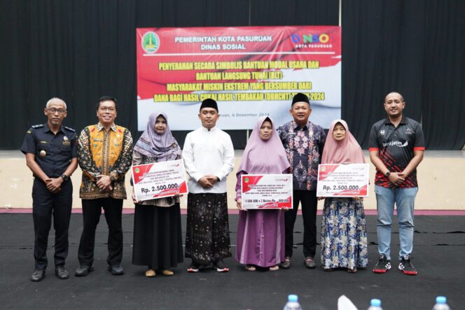 
Ratusan Warga Kota Pasuruan Terima Bansos Dari DBHCHT