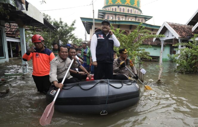 
Gerak Cepat Mensos Gus Ipul Tinjau Langsung Penanganan Banjir di Pasuruan
