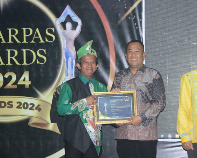 
Sukses Jaga Kondusiftas Kota Pasuruan di Pilkada 2024, AKBP Davis Raih Penghargaan Kabarpas Awards 2024