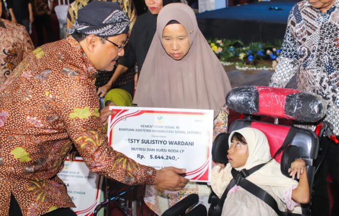 
Gus Ipul Gugah Semangat Solidaritas dan Kesetiakawanan Sosial Ribuan Pemuda-Pemudi Pasuruan