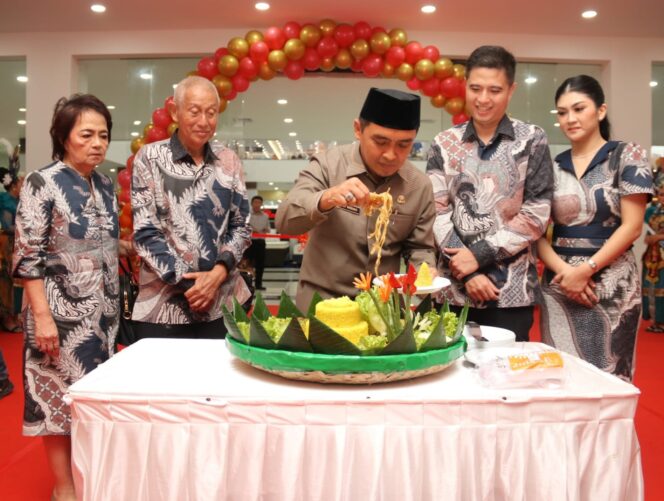 
Hadiri Opening Sandang Ayu Plaza, Mas Adi Ajak Investor Berinvestasi di Kota Pasuruan