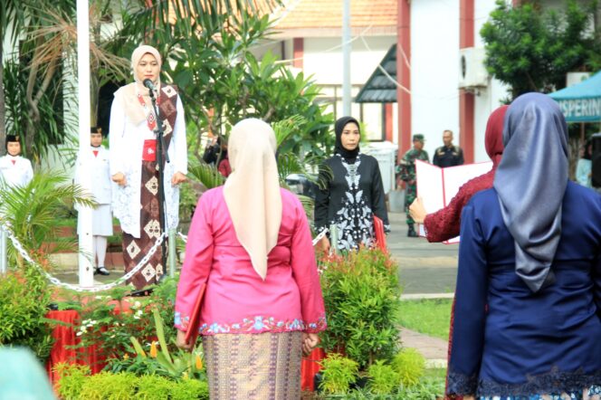 
Upacara Peringatan Hari Ibu, Bunda Ani Adi Wibowo Dukung Perempuan Berdaya untuk Indonesia Emas 2045