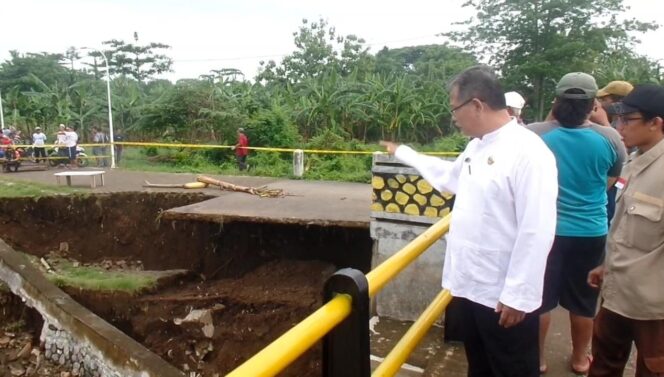 
Plengsengan Sungai Welang Pasuruan Ambrol