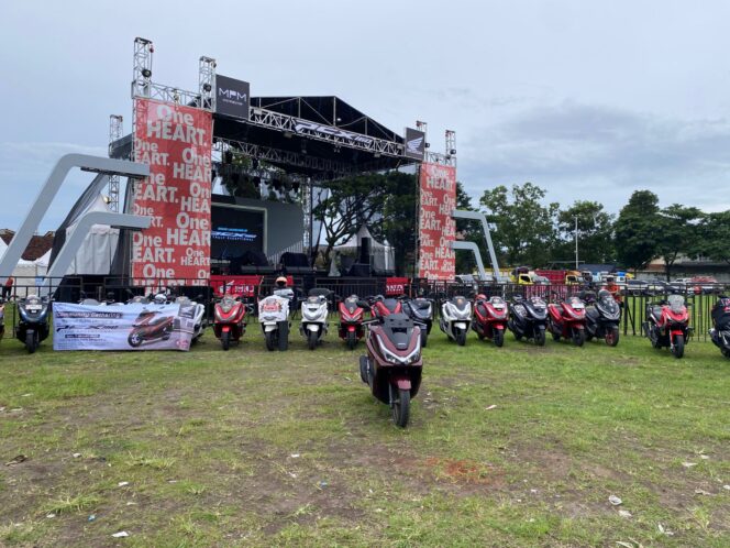 
Komunitas Honda PCX Meriahkan Peluncuran New Honda PCX160