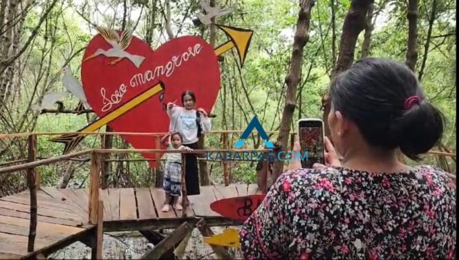 
Liburan Murah Meriah di Wisata Mangrove Kota Pasuruan