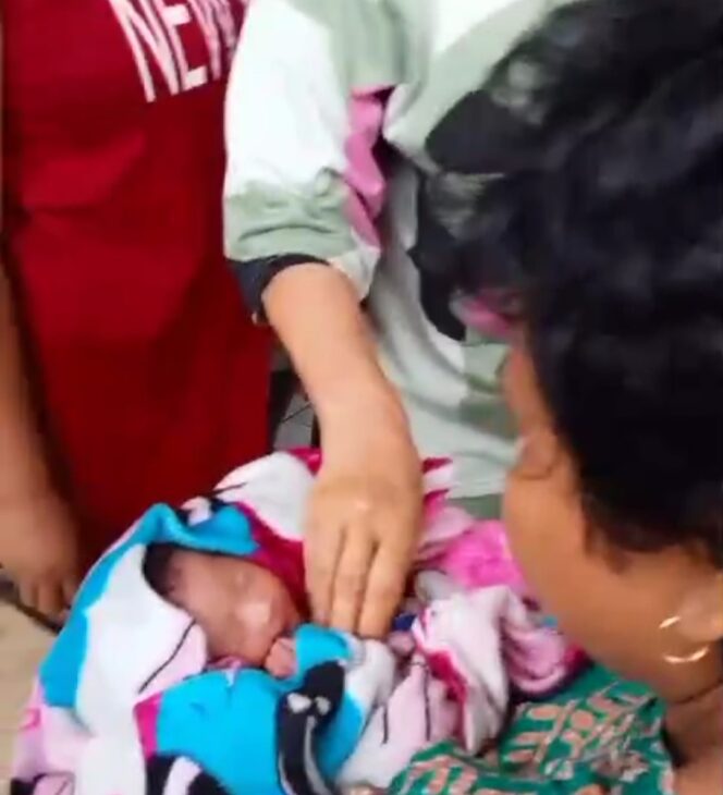 
Penemuan Bayi dalam Kardus Sepatu Gegerkan Warga Pasuruan