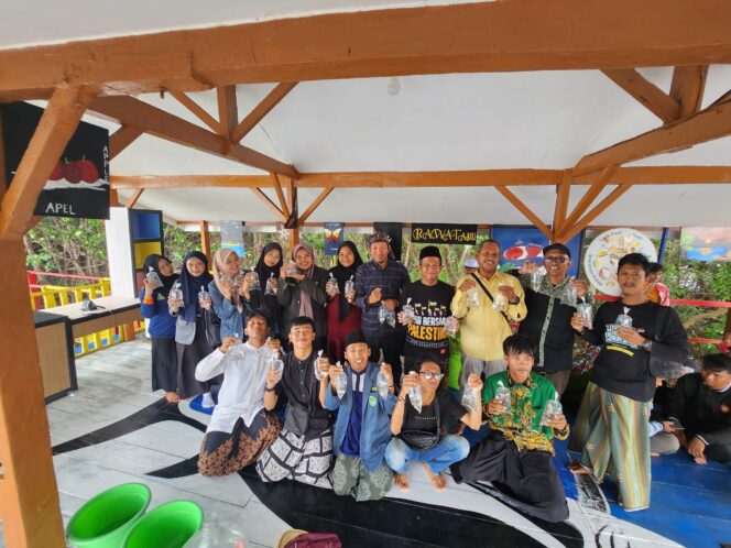 
Majelis Alumni IPNU Kota Pasuruan Berikan Pelatihan Budidaya Ikan Hias