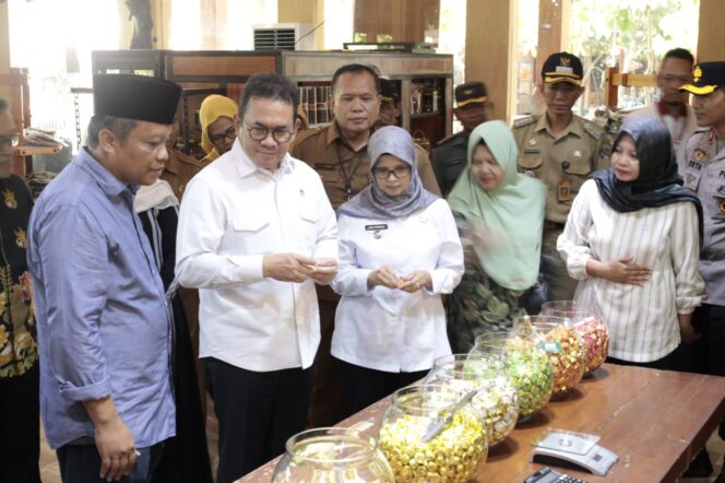 
Kunjungi Kampung Cokelat, Mendag Dorong Produknya Bisa Ekspor 