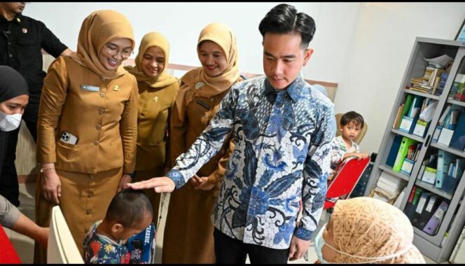 
Gibran Tinjau Cek Kesehatan Gratis di Tiga Puskesmas Jakarta Pusat