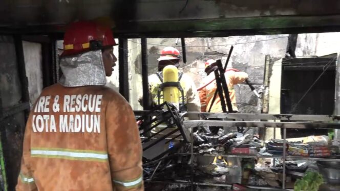 
Lupa Matikan Kompor, Dapur Pasangan Lansia di Kota Madiun Ludes Terbakar