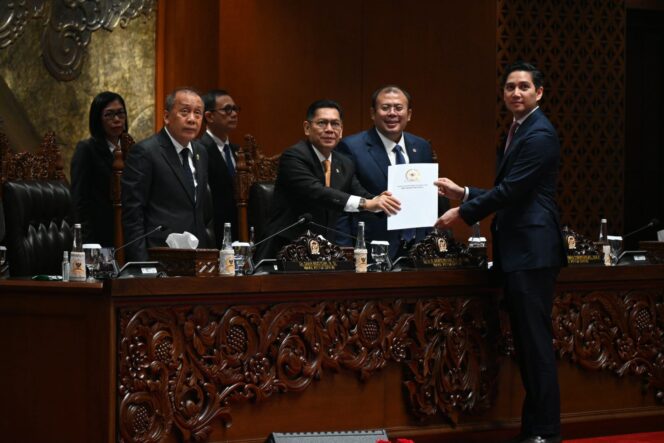 
DPR Resmi Setujui Penerimaan Hibah Alpalhankam untuk Perkuat Pertahanan Nasional
