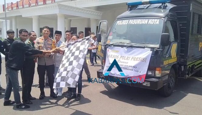
Polres Pasuruan Kota Bagikan Paket Sembako untuk Mahasiswa di Sejumlah Kampus 