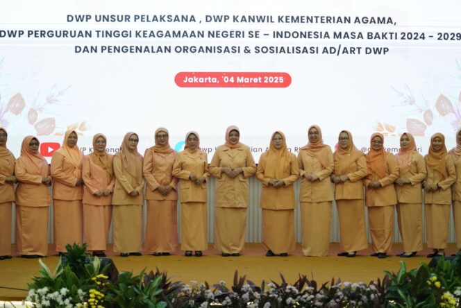 
DWP Kemenag Gelar Pengukuhan Hybrid, Helmi Nasaruddin Umar : Perkuat Jaringan dan Sinergi Organisasi