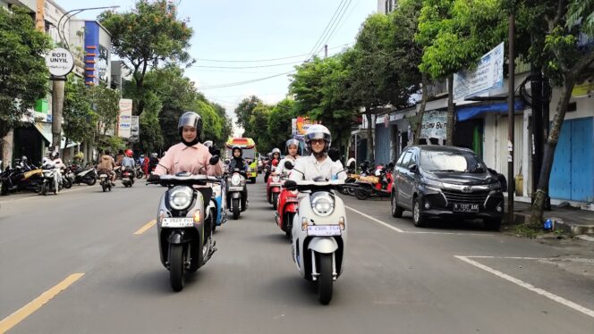 
Hari Perempuan: Ini Rahasia Tetap Stylish dan #Cari_Aman Saat Berkendara!