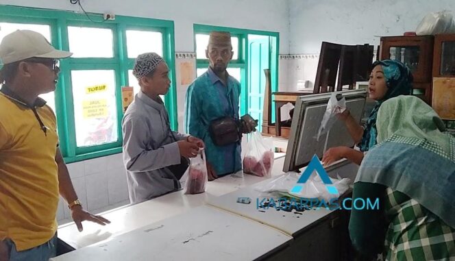 
Es Campur Saparuwa, Kuliner Legendaris di Pasuruan yang Eksis 49 Tahun Diburu untuk Berbuka Puasa 