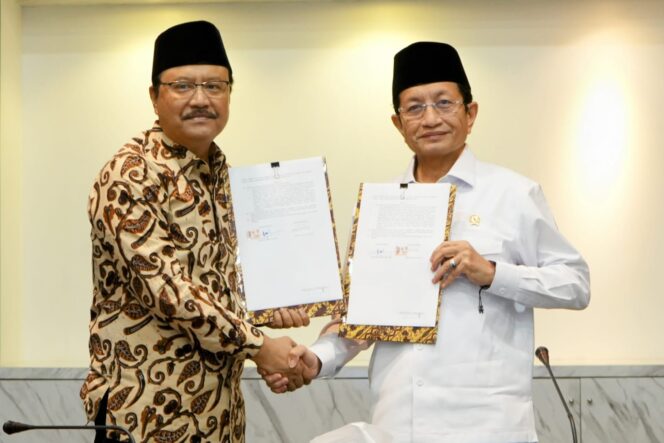
Sukseskan Sekolah Rakyat, Mensos Gus Ipul dan Menag Tanda Tangani MoU