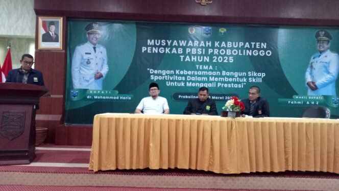 
Terpilih Aklamasi, Hengki Cahjo Saputra Pimpin Pengkab PBSI Probolinggo