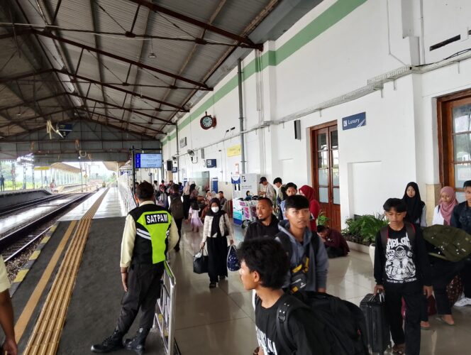 
Asyik! KAI Daop 7 Madiun Berikan Diskon Tarif Tiket KA selama Libur Lebaran