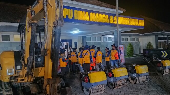 
Perbaikan dan Pengaspalan Jalan Rusak di Jember Dilaksanakan Minggu Ini