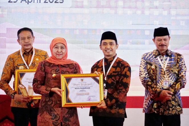 
Pemkot Pasuruan Raih Penghargaan Pembangunan Daerah Terbaik se-Jawa Timur
