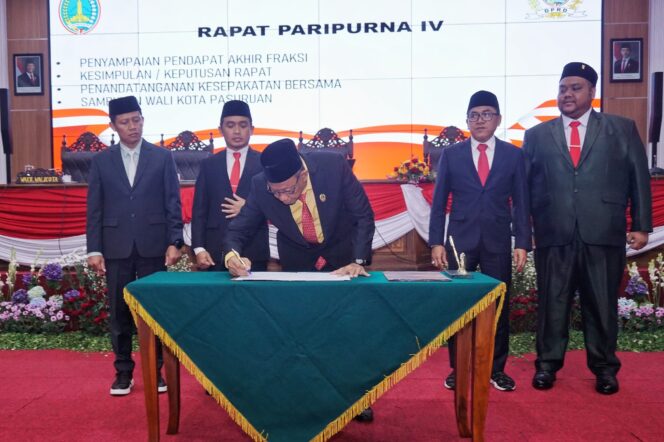 
Tok ! Enam Fraksi DPRD Kota Pasuruan Setujui Raperda Pembentukan dan Penyusunan Perangkat Daerah Tahun 2025