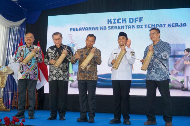 
Kota Pasuruan Jadi Lokasi Kick Of Pelayanan KB Serentak di Tempat Kerja oleh BKKBN