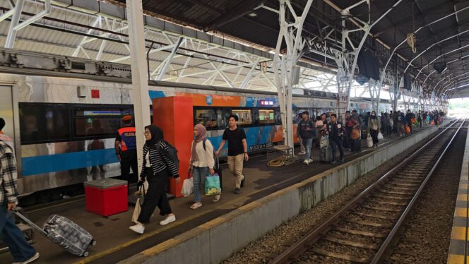 
Libur Panjang Waisak, Okupansi Keberangkatan Kereta Api dari Daop 5 Purwokerto Tembus 112 Persen