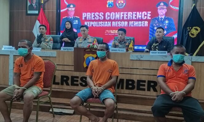 
Putus Mata Rantai Curanmor, Satreskrim Polres Jember Tangkap 3 Penadah