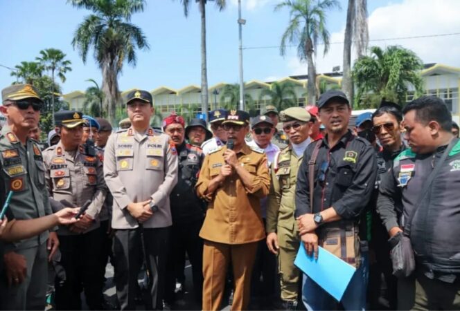 
Dianggap Berkontribusi Pada Perekonomian, Pemkab Jember Akan Fasilitasi Keinginan Driver Ojol