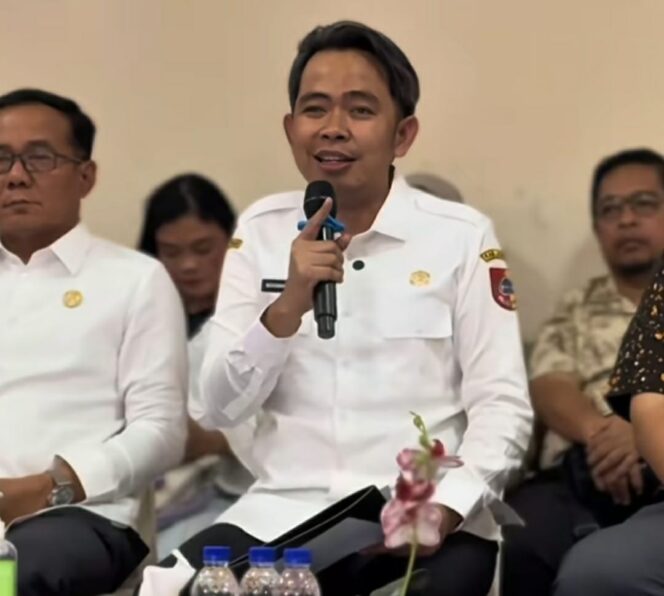 
Akui Tak Tega Gusur PKL dari Alun-alun, Bupati Fawait Berencana Siapkan Food Street