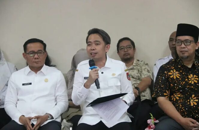 
Bupati Fawait Laporkan Kinerja Mingguan Pemkab, Mulai dari Kepesertaan BPJS Guru PAUD Sampai Pemutakhiran DTSEN