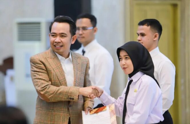 
Serahkan 228 SK, Bupati Jember Ajak CPNS Mewujudkan Jember Baru Jember Maju