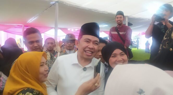 
Bunga Desaku Akhirnya Dimulai, Bupati Fawait Ingin Pemerintah Dekat dengan Masyarakat