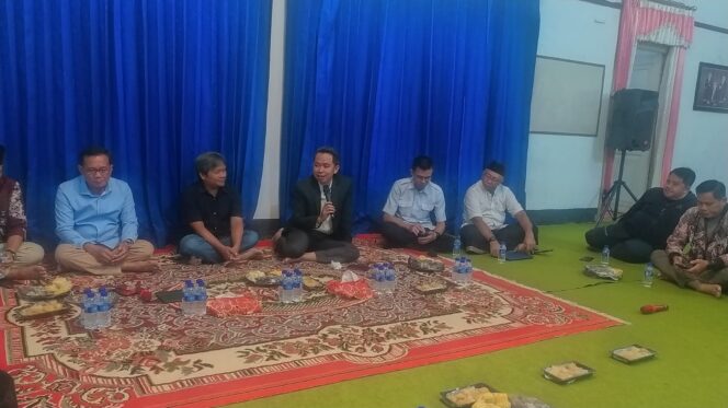 
Dianggap Kerja Sendiri-sendiri, Bupati Fawait Kumpulkan Kepala OPD Lakukan Evaluasi