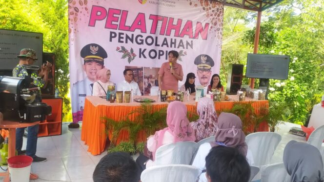 
Beri Semangat Para Calon Barista, Bupati Fawait: Kopi Jember Bisa Terkenal Kalau Produksi dan SDM-nya Bagus