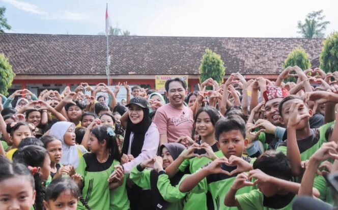 
Hari Kedua Bunga Desaku, Bupati Fawait Tanam Pohon dan Kunjungi Sekolah