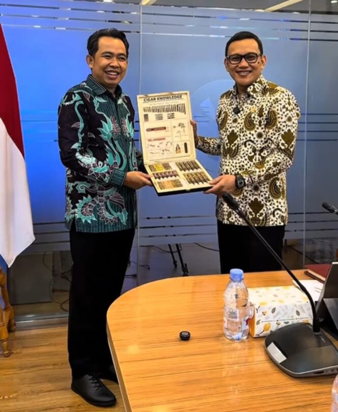 
Gagasan Bupati Fawait Soal Perlindungan Pekerja Migran Mendapat Pujian Menteri P2MI