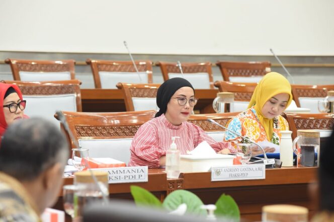 
Apresiasi Kemenag Luncurkan Kartu Nusuk Digital, DPR RI: Terobosan Positif Bantu Jemaah Haji