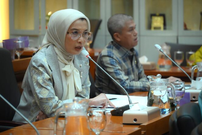 
Dorong Kejelasan Info Makanan, Arzeti Soroti Logo Non-Halal