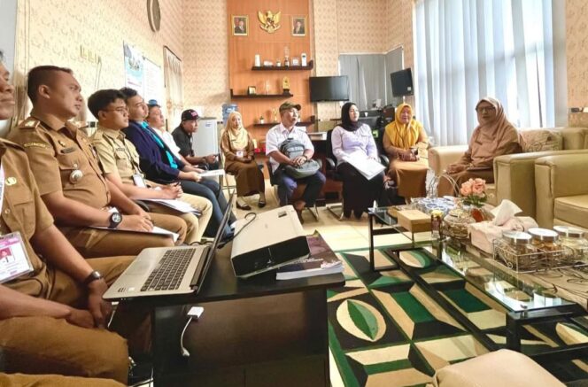 
Buka Forum Konsultasi dan Standar Pelayanan Publik, Disdukcapil Jember Dapat Tanggapan Positif