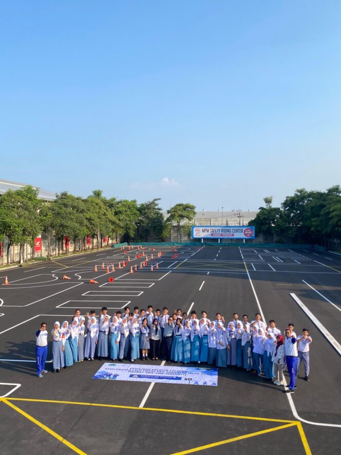 
Sinergi Edukasi Keselamatan, MPM Honda Jatim Dukung Pemilihan Pelajar Pelopor Bersama Dishub Sidoarjo