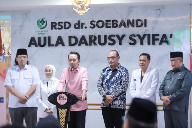 
Bupati Jember Luncurkan Program Gus’e Peduli Kesehatan, Mulai Khitanan Massal Sampai Operasi Katarak